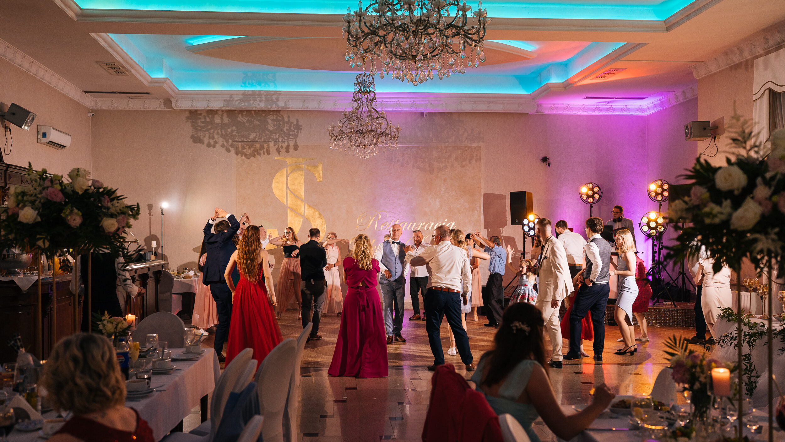 Reportaż ślubny — Fotografia ślubna, Fotografia reportażowa