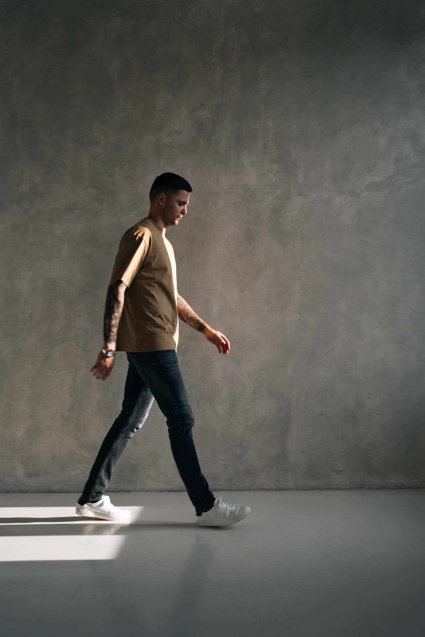 Zegarek w sesji studyjnej — Fotografia reklamowa RoyalWatch.pl