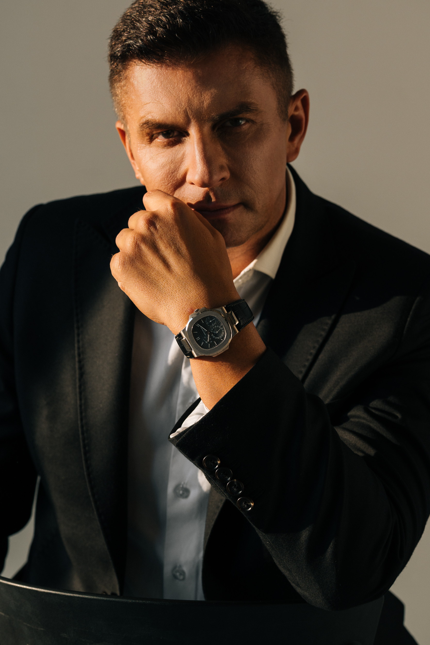 Zegarek w sesji studyjnej — Fotografia reklamowa RoyalWatch.pl